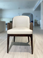 Table moderne de luxe en bois massif combinaison de six chaises en cuir ensemble de table à manger personnalisable avec logo B