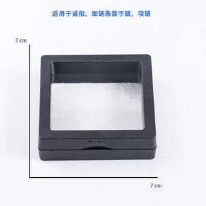 Caja cuadrada de plástico negro para embalaje de joyería de 11x11cm con tapa transparente para exhibir y almacenar collares y colgantes. - Product Image 4