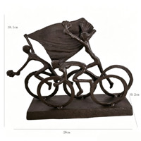 Figurine rustique en fonte d'équipe cycliste, 3 cyclistes avec drapeau, statue d'art sportif pour décoration de table