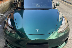 Film vinyle PET vert royal brillant pour Tesla Model 3 et Model Y, auto-cicatrisant, avec technologie Air Release, épaisseur 8,5 mil, film de protection pour véhicule, film de changement de couleur - Product Image 4