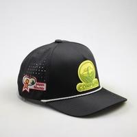 Casquette de baseball en nylon personnalisée à 5 panneaux avec logo en patch de caoutchouc imprimé, résistante à l'eau, perforée au laser, style trucker