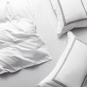 Katoenen Beddengoed 300tc Borduurwerk Laken Set Wit Zijdeachtig Wit Bed Laken Borduurwerk Beddengoed Set - Product Image 3