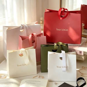 Bolsa de Regalo de Papel con Impresión Personalizada al por Mayor, Bolsa de Embalaje de Joyería Cuadrada Pequeña Mate con Asa de Cinta de Satén para Recuerdos de Boda y Fiestas - Product Image 6