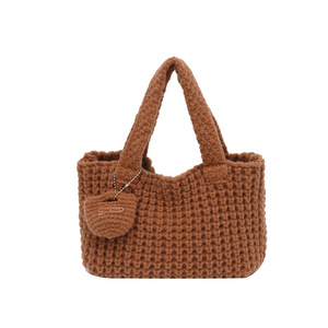Sac à main tissé de style coréen pour femme, nouvelle collection printemps, sac de poignet polyvalent, sac fourre-tout en laine tricotée avec boucle magnétique, usage quotidien Tanjing - Product Image 5