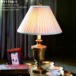 Đèn bàn bằng đồng thau nguyên khối, đế hình bình, bề mặt đánh bóng, chao đèn xếp ly cổ điển, đèn để bàn cho phòng khách sạn cao cấp - Product Image 1