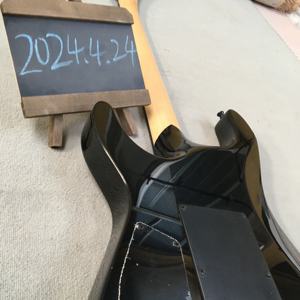 <span class=keywords><strong>Guitarra</strong></span> Eléctrica Personalizada de 6 Cuerdas, Fabricada en China, con Cuerpo de Caoba, Mástil de Palisandro, Pastillas Humbucker, Color Negro, Material de Fondo/Lados de Arce - Product Image 3