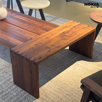 Table basse multifonctionnelle NORYA en bois massif avec plateau épais et patins de protection pour salon, mobilier en noyer