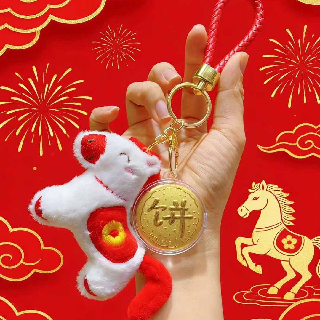 Grand cheval de velours rouge