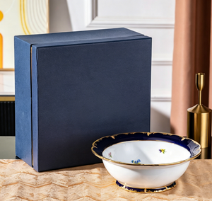 Tazón de Porcelana de Lujo con Diseño Floral en Azul Cobalto y Detalles en Oro Rojo, Estilo Barroco, para Servir Ensaladas - Product Image 3