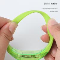 Bracelets LED personnalisés en silicone qui brillent dans le noir, avec commande vocale, clignotants et activés par le son, pour les fêtes