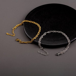 Pulsera de Cadena Trenzada Minimalista de Acero de Titanio Chapada en Oro, Joyería Unisex - Product Image 4