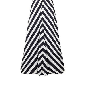 فستان ماكسي طويل أنيق للنساء مخصص حسب الطلب، مناسب للصيف والشاطئ والحفلات، مصنوع من الفيسكوز، بخطوط سوداء وبيضاء، ياقة على شكل V، بدون أكمام - Product Image 6