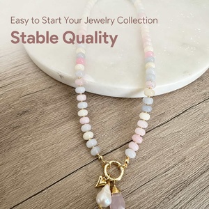 Collier personnalisé à faible MOQ en acier inoxydable plaqué or avec perles de culture d'eau douce et breloque géométrique style bohème, bijoux de marques DTC - Product Image 4