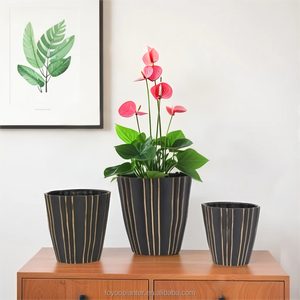 Foyooplanter Macetas de plástico PP chapadas en oro de rayas verticales de varios tamaños, con diseño superpuesto y orificios de drenaje - Product Image 1