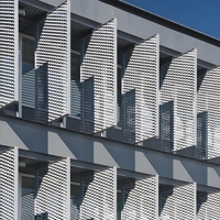 Panneau de plafond en treillis métallique expansé en aluminium au design moderne, imperméable et ignifuge, pour revêtement de plafond de centres commerciaux et aéroports