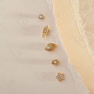 Gemnel Dainty Design Boucle d'oreille œil maléfique en diamant plaqué or 18 carats - Product Image 3