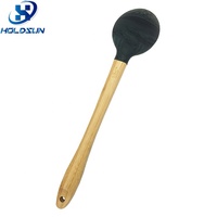 Cuillère à riz en silicone de qualité supérieure résistante à la chaleur avec logo personnalisé, de qualité alimentaire, pour la cuisine quotidienne, avec manche en bois antidérapant