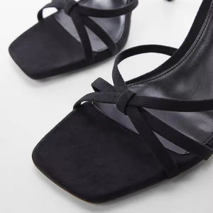 صنادل نسائية بكعب عالٍ ورفيع مع أربطة وحزام للكاحل، مفتوحة من الأمام، مناسبة للزفاف - Product Image 2