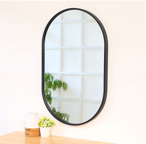 Vente en gros de grands miroirs muraux ovales en métal noirs et dorés encadrés sur toute la longueur et à suspendre pour le maquillage - Product Image 4