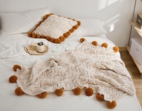 Couverture en chenille épaisse et douce en tricot épais avec pompons, motif solide, style moderne pour canapé-lit, canapé ou chaise