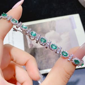 Pulsera de Esmeralda Pura, Piedra en Bruto Colorida, Corte de Precisión, Selección de Regalo para Coleccionistas, Adornos de Diamantes, Engaste de Piedra Central - Product Image 6