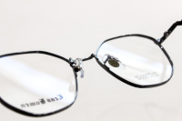 Nouveauté 2025 – Lunettes optiques unisexes classiques et tendance, monture œil-de-chat en titane, photochromiques, anti-lumière bleue, légères