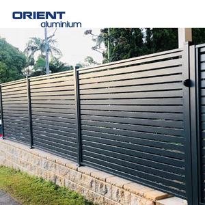 Clôture en <span class=keywords><strong>aluminium</strong></span> enduit de poudre <span class=keywords><strong>RAL</strong></span> <span class=keywords><strong>7016</strong></span> extérieur moderne Clôture de <span class=keywords><strong>plaque</strong></span> verticale de jardin blanc de Chine - Product Image 2