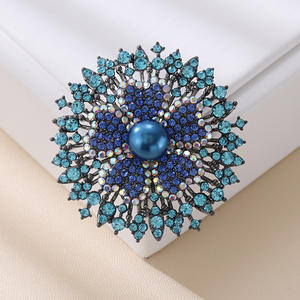 Broche de luxe pour femme, personnalisée, en alliage coloré, motif fleur, plaquée, ornée de strass en cristal, accessoire de poitrine pour mariages et fêtes - Product Image 5