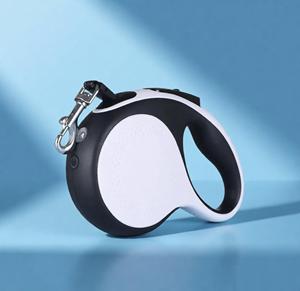 Laisse de chien rétractable de luxe occidentale durable de 5 mètres, blanche/noire, facile à utiliser, avec lumière LED, libération rapide, sac à crottes, 50 kg - Product Image 1