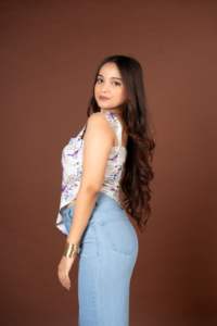 Kurti Anaya en ivoire de qualité supérieure, bretelles spaghetti, style élégant, haut ethnique d'été, coupe fluide, décontracté pour le bureau, vente en gros - Product Image 4