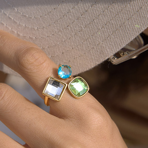 Bague en acier inoxydable plaqué or 18 carats avec zircone cubique, style européen-américain, design sophistiqué, bijoux empilables pour femmes - Product Image 2