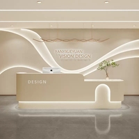 La taille et le logo de comptoir de salon de beauté de réception en acier inoxydable plaqué or peuvent être personnalisés pour le magasin de salon