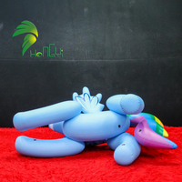 Jouet de cheval gonflable personnalisé Hongyi, jouet de dessin animé en PVC, cheval arc-en-ciel