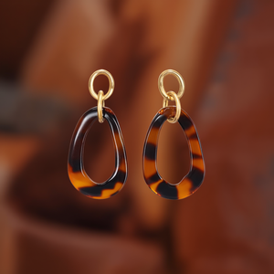 Pendientes de Moda con Diseño de Caparazón de Tortuga Rojo, Chapados en Oro, Acero Inoxidable 316L, Sostenibles y Resistentes - Product Image 3