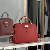 Tendance Logo personnalisé Filles en cuir PU Grand sac de messager carré Sac à main classique avec fermeture à glissière