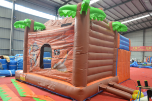 Aire de <span class=keywords><strong>jeux</strong></span> gonflable et toboggan sur le thème de la <span class=keywords><strong>cabane</strong></span> au trésor des pirates pour enfants, idéale pour les fêtes en extérieur, les <span class=keywords><strong>jeux</strong></span> commerciaux et la location. - Product Image 2