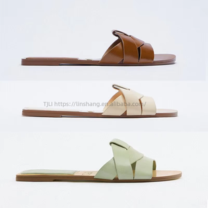 Vente flash - Sandales plates en caoutchouc pour femmes, style simple, couleur nude, à bout ouvert, pour la plage - Product Image 5