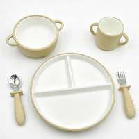 Nouvelle Arrivée Vaisselle en Porcelaine pour Enfants Assiette et Bol en Céramique Rond avec Manchon en Silicone et Base Ventouse pour Bébés et Tout-Petits