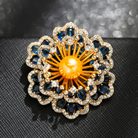 Broches de luxe pour femmes en zircon bleu fleur de cuivre et perle, strass en cristal plaqué or, broches de créateur personnalisées