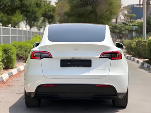 Modelo Y Long Range AWD 2023 de Tesla - Product Image 2