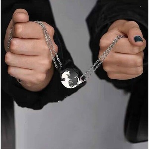 Colliers <span class=keywords><strong>de</strong></span> couple chat noir et blanc mignons, pendentif cœur chat pour meilleurs amis, collier en acier inoxydable, cadeau bijoux - Product Image 2