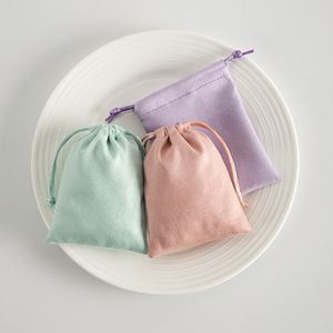 Petites pochettes cadeaux en velours avec cordon de serrage, sacs à bijoux en flanelle 10x15cm, emballage pour bonbons, cadeaux de Noël, de mariage ou de fête - Product Image 4