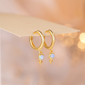 Boucles d'oreilles Huggie ROXI en argent sterling 925 plaqué or 18 carats, motif étoile géométrique, opale, tendance, bijoux de fiançailles et de mariage - Product Image 3