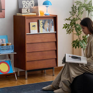 Cómoda retro de madera maciza con cinco cajones, estilo simple, para almacenamiento en el hogar, dormitorio o sala de estar. - Product Image 5