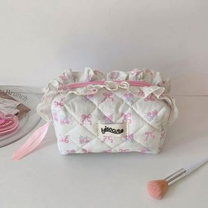 Pochette élégante rose à nœud et fermeture éclair, pochette mignonne, trousse de toilette de voyage, sac de rangement pour articles menstruels, sac de maquillage matelassé pour femmes et filles - Product Image 5