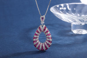 סט תכשיטים לחתונה בציפוי רודיום כסוף הכולל תליון ועגילים בצורת טיפת מים משובצים זירקוניה קובית אדומה פוקסיה במרקם מיקרו-פאווה מעולה - Product Image 6