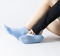 Nouvelles Chaussettes de Yoga Antidérapantes en Coton Épais et Respirant avec Broderie Tendance 2024 pour Pilates Professionnel et Entraînement Corporel