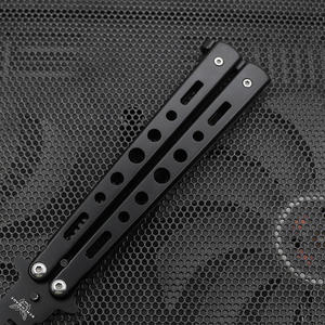 Venta al por mayor personalizable mariposa entrenador cuchillo hoja de satén barba bigote peine entrenador para juegos al aire libre - Product Image 3