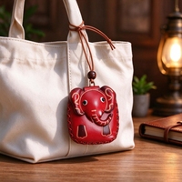 Porte-clés mini pochette éléphant mignon en cuir fait main, breloque de sac animal, pendentif décoratif artisanal pour rétroviseur de voiture, cadeau promotionnel