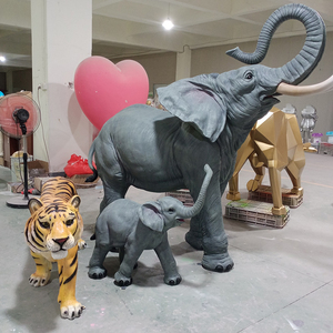 รูปปั้นยีราฟขนาดเท่าตัวจริงสั่งทำพิเศษ  พร้อมอุปกรณ์ประกอบฉากช้างขนาดใหญ่ทำจากไฟเบอร์กลาส สำหรับงานธีมซาฟารี - Product Image 4